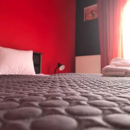 Family House شقة كافالا