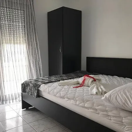 Family House شقة
