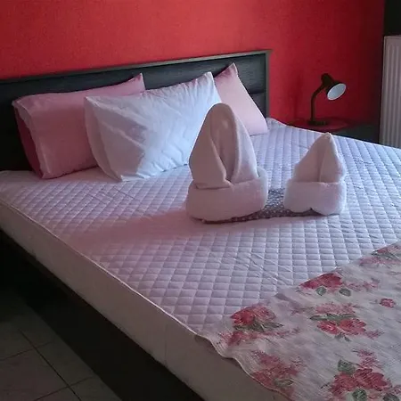 Family House شقة كافالا
